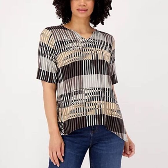 Denim & Co. Canyon Retreat Printed V-Neck Sharkbite Hem Blouse - Picture 1 of 4